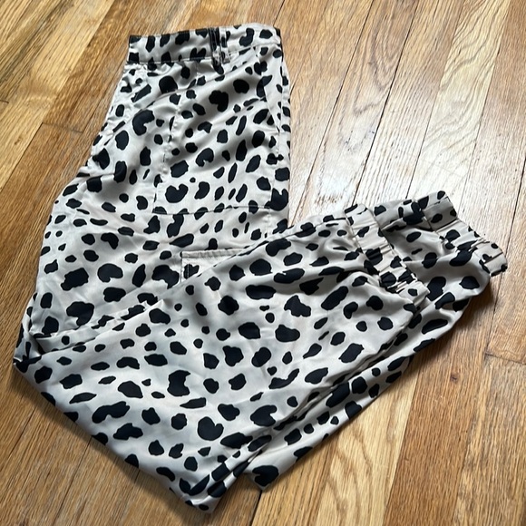AQUA Women’s Black and Gold Print Pants Size M - Picture 1 of 4
